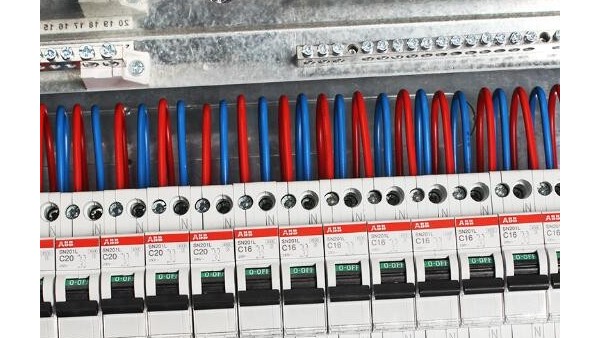 三根多股铜线接线方法